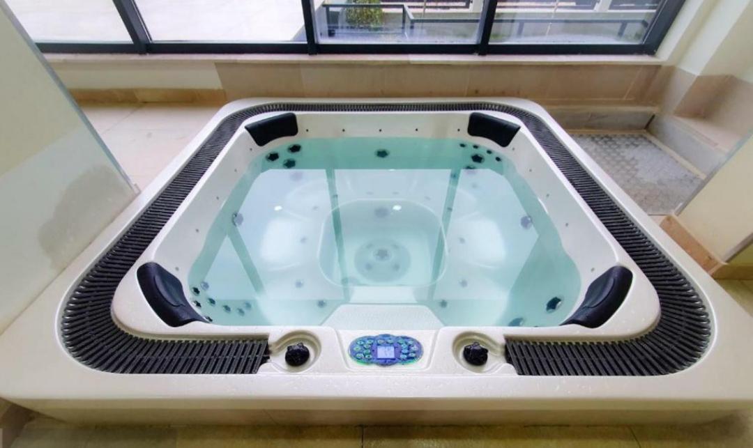 Alezzi Luxury Apartment Spa Resort Piscina Incalzita Sauna Parking Navodari Exterior photo